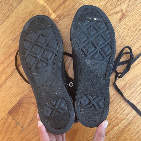 Black and Red high top converse - Picture 4 of 4